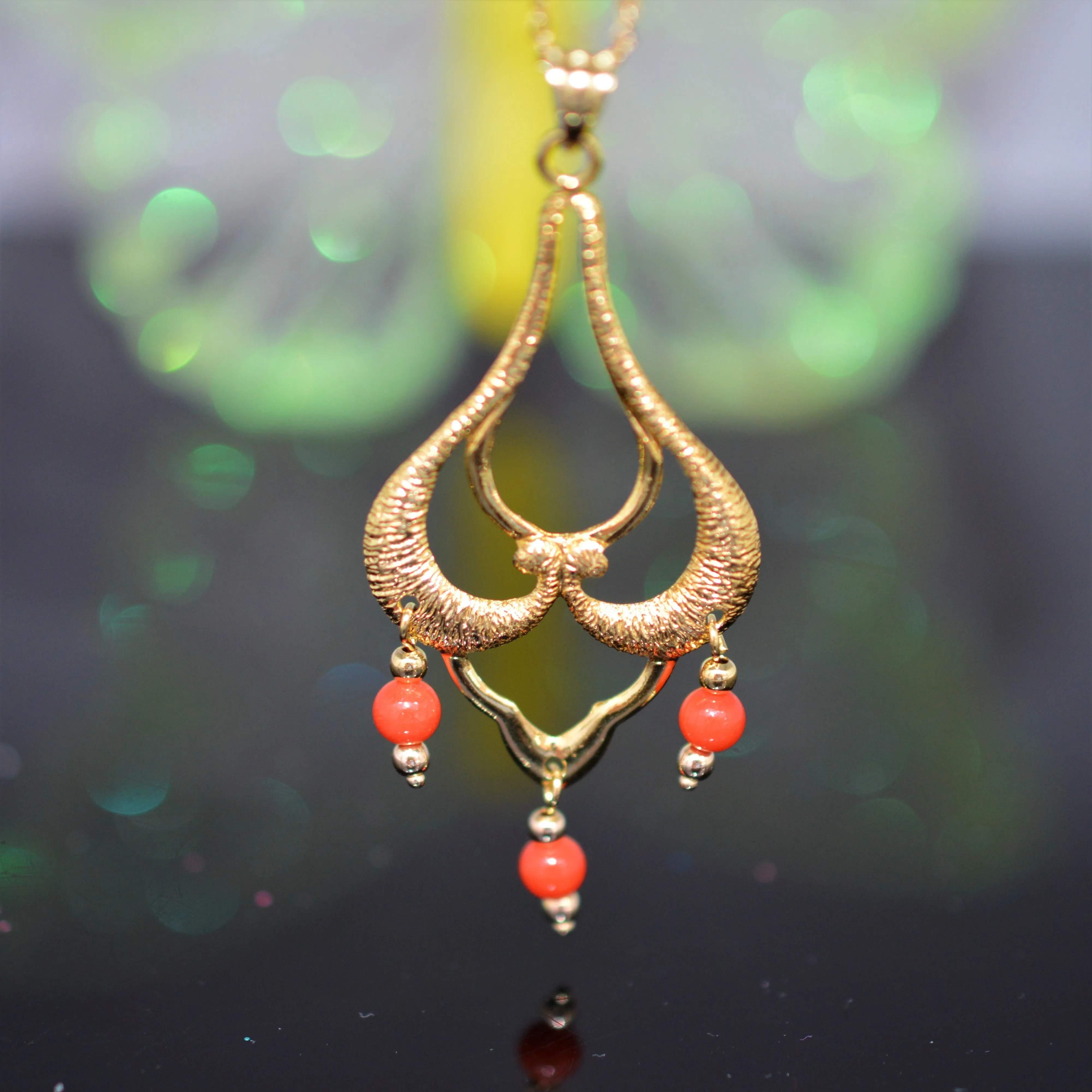 18K Yellow Gold Red Coral Dangle Bead Necklace