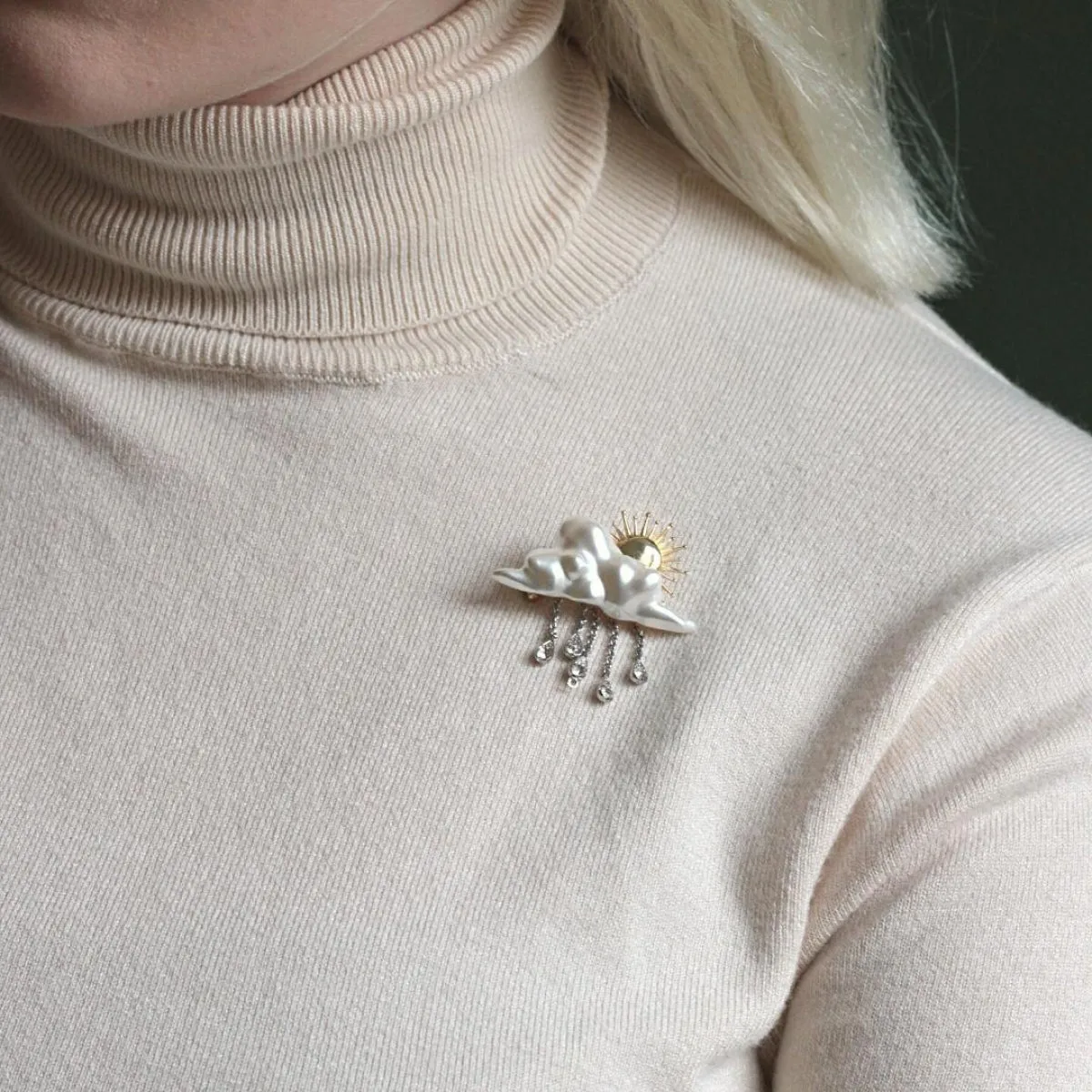 Cloud Drop brooch by Bill Skinner