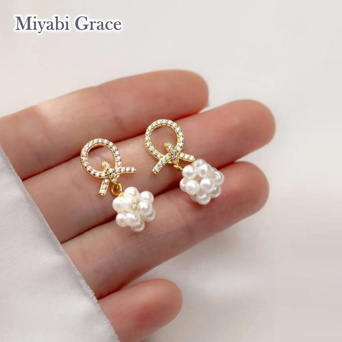 Dangle White Pearl Ball with Crystal Rhinestone Open Circle Gold Invisible Clip On Stud Earrings