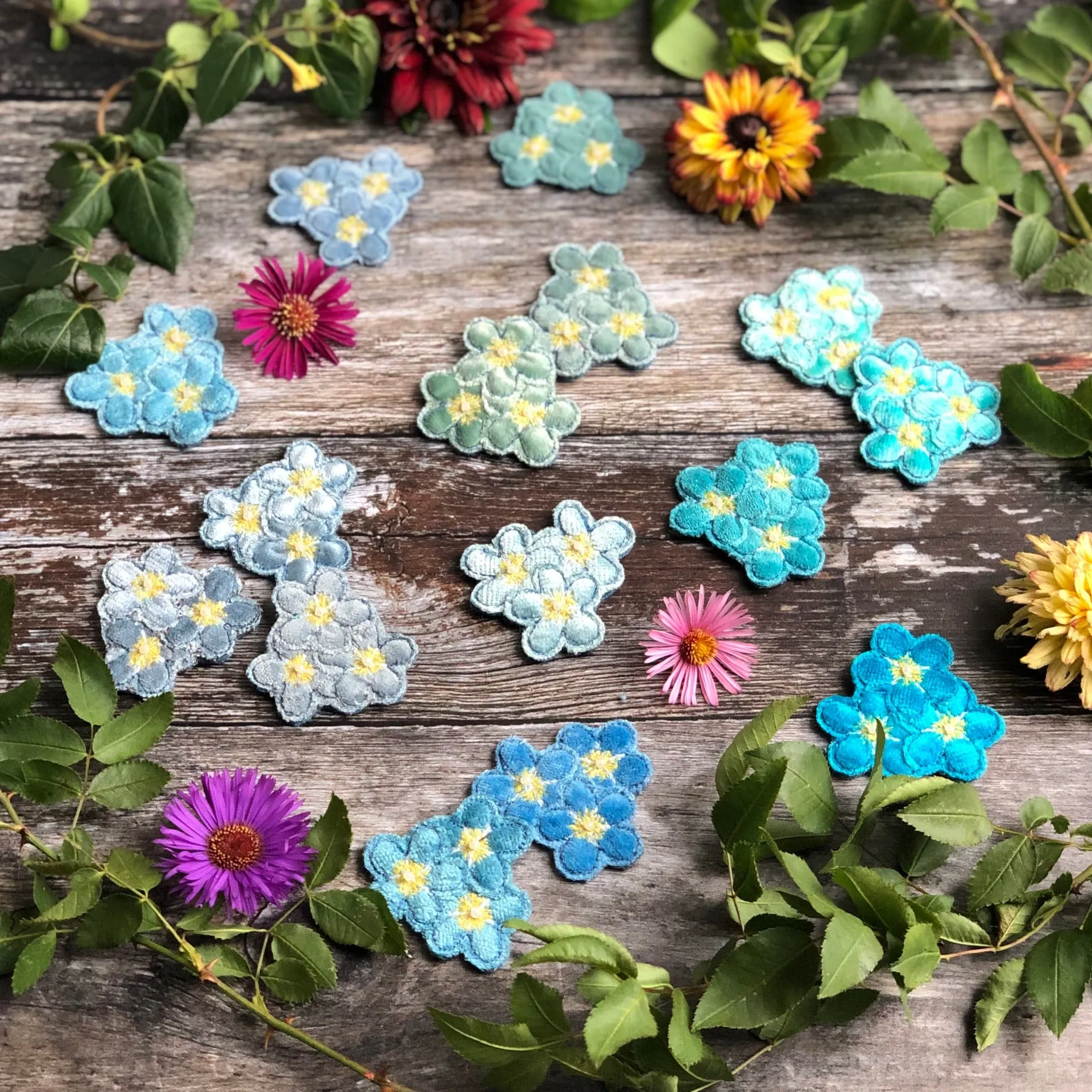 Forget-me-not flower brooch