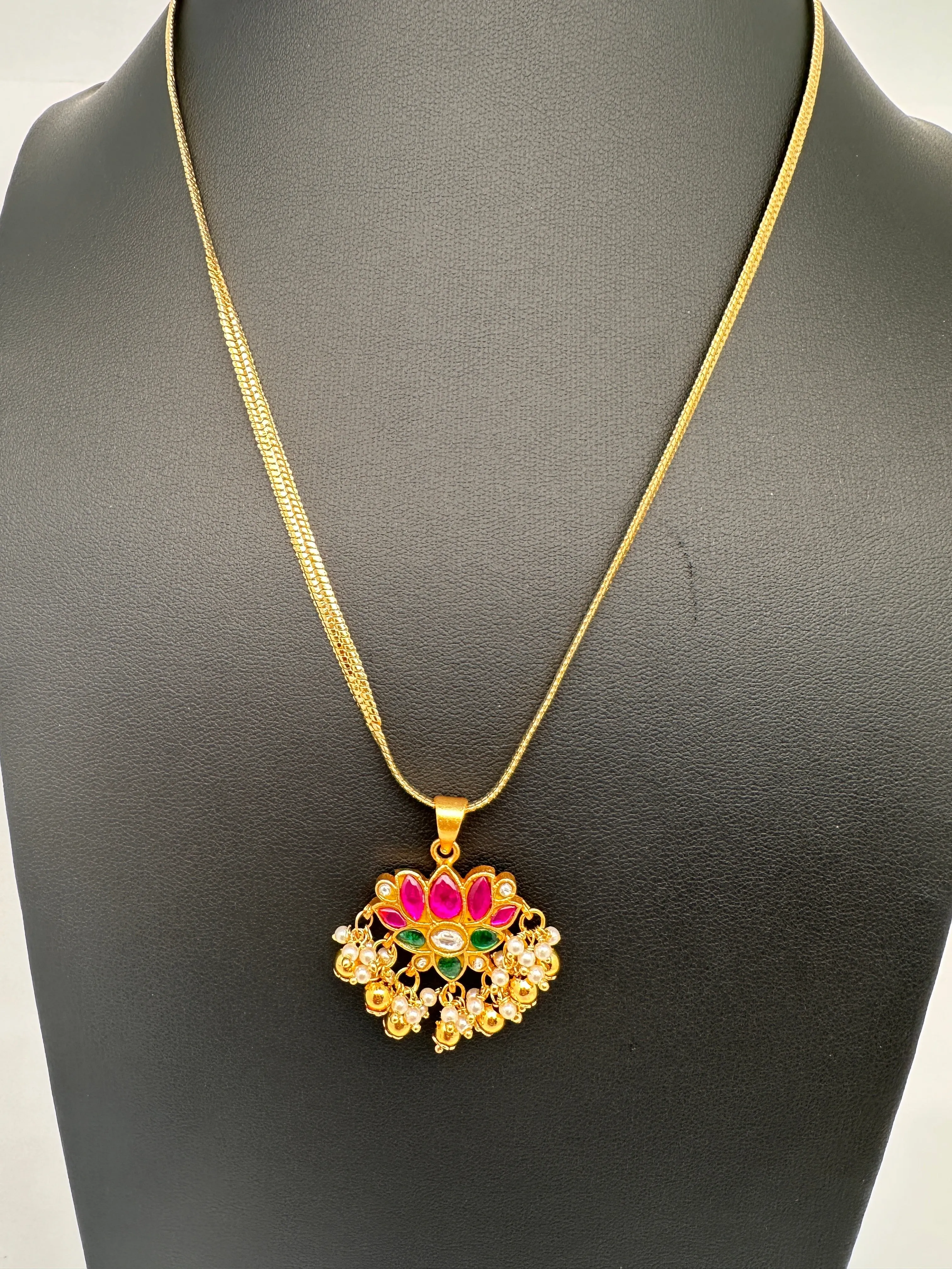 Jadau Kundan Lotus Pendent Set Necklace
