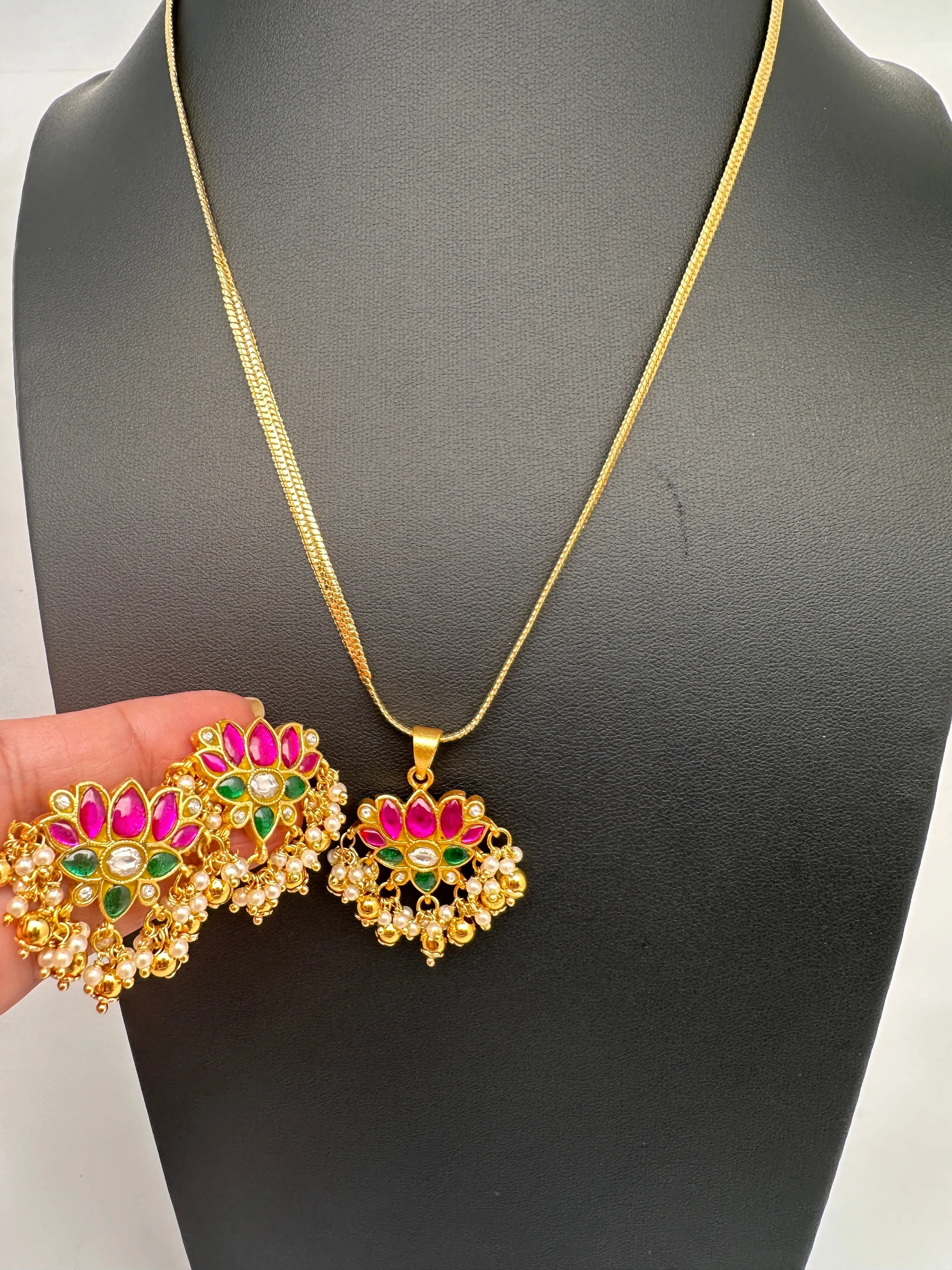 Jadau Kundan Lotus Pendent Set Necklace