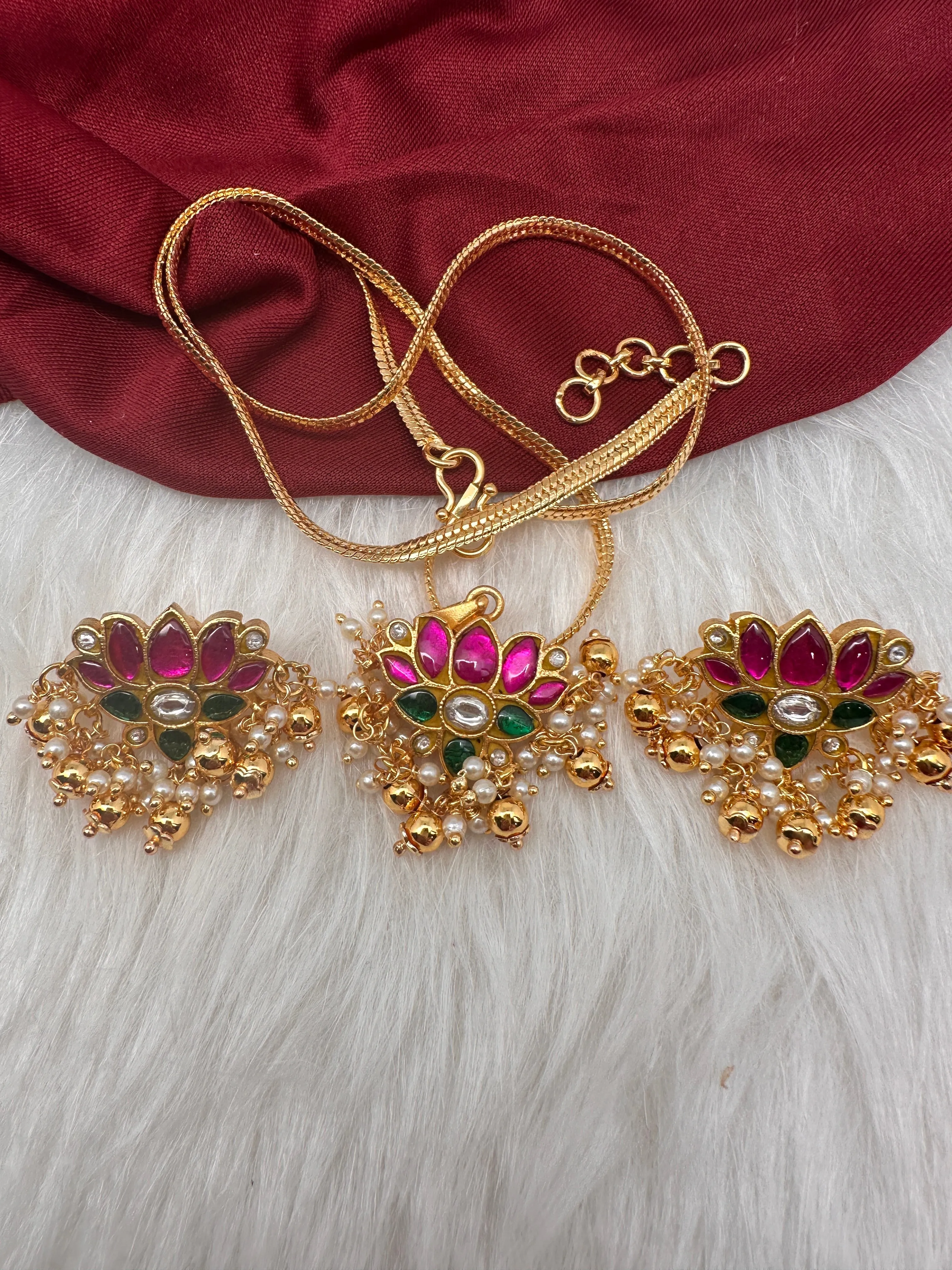 Jadau Kundan Lotus Pendent Set Necklace