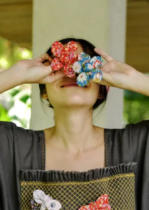 may days flower brooch