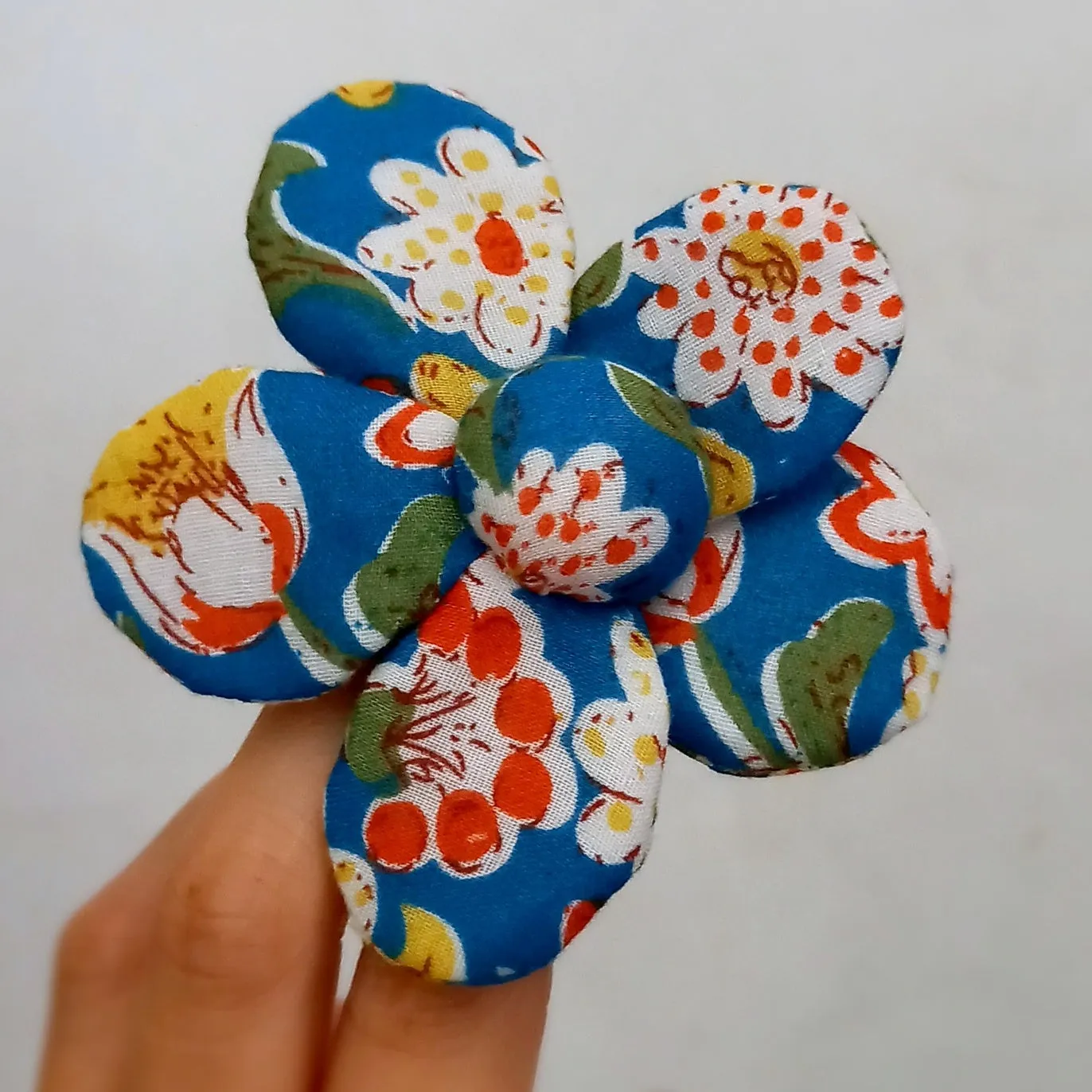 may days flower brooch
