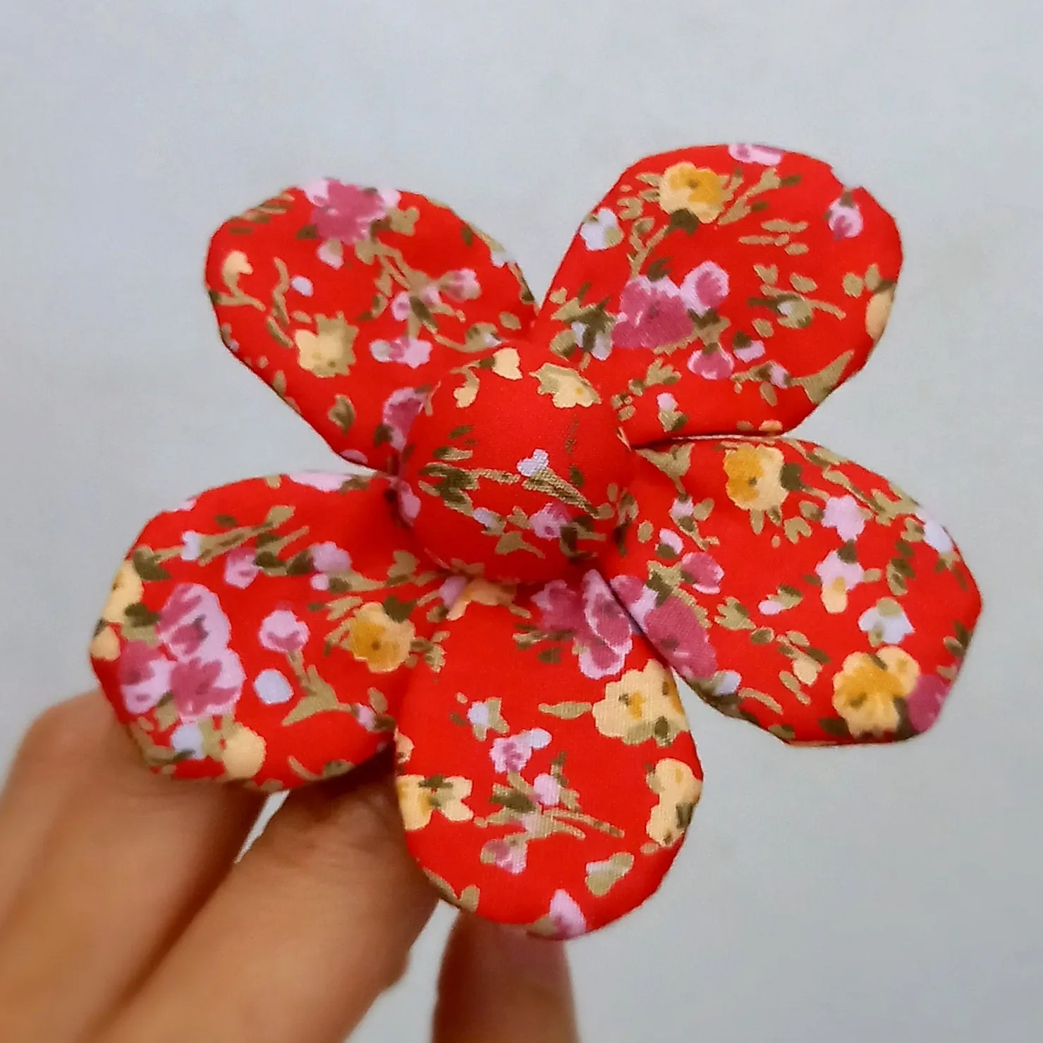 may days flower brooch