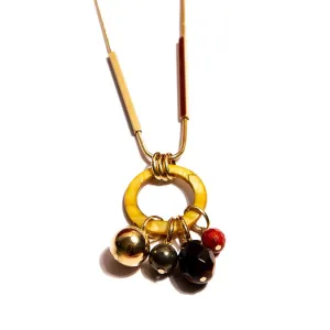 Mãos da Terra Mother of Pearl Hoop Necklace