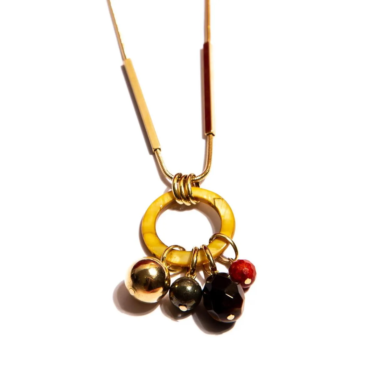 Mãos da Terra Mother of Pearl Hoop Necklace