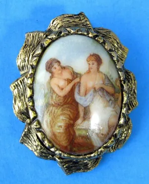Pin Classical Women Ruffled Metal Frame Porcelain Oval In Gold Plated 1970s