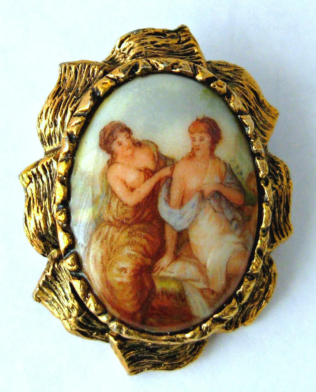 Pin Classical Women Ruffled Metal Frame Porcelain Oval In Gold Plated 1970s