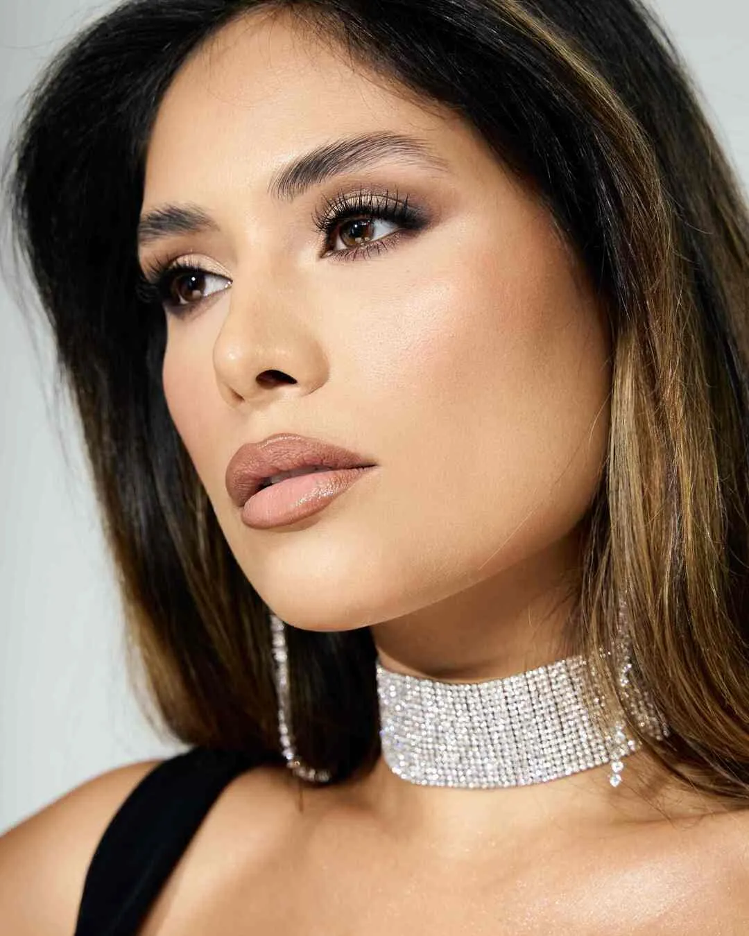 The Victoria choker - white crystals