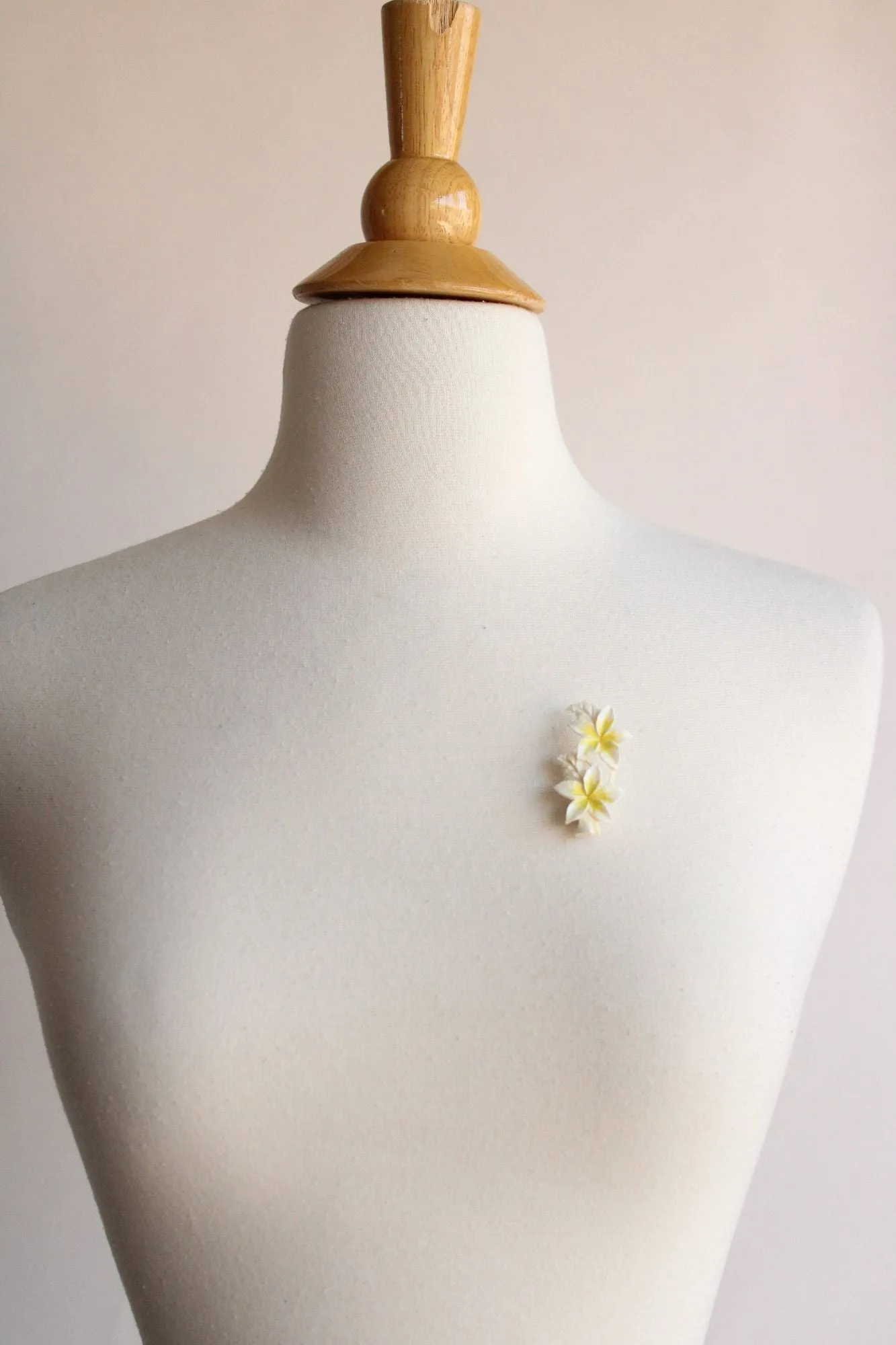 Vintage 1960s Plumeria Brooch