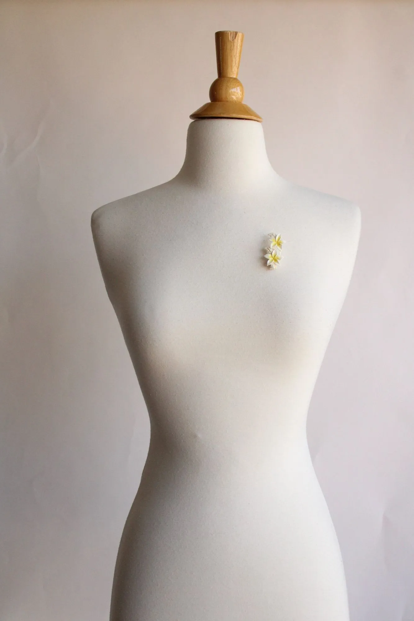 Vintage 1960s Plumeria Brooch